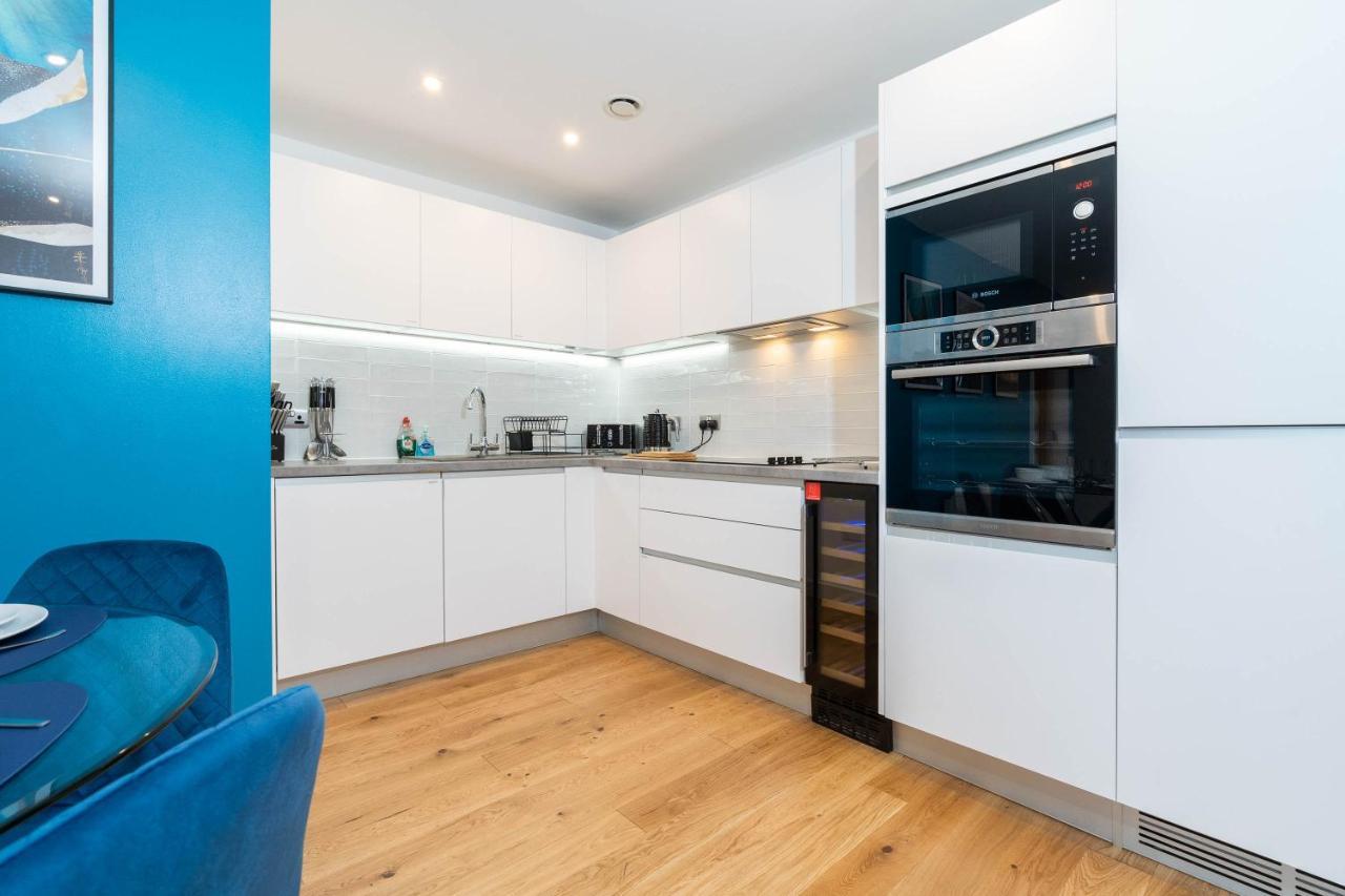 Maevela Apartments - Luxury Broad St Apartment - 2 Bed, 2 Bath - City Centre/Cube/Mailbox - With Underground Parking ✓- L Shape Sofa, Large 50 Inch Smart Tv With Free Netflix & Wifi Birmingham Buitenkant foto